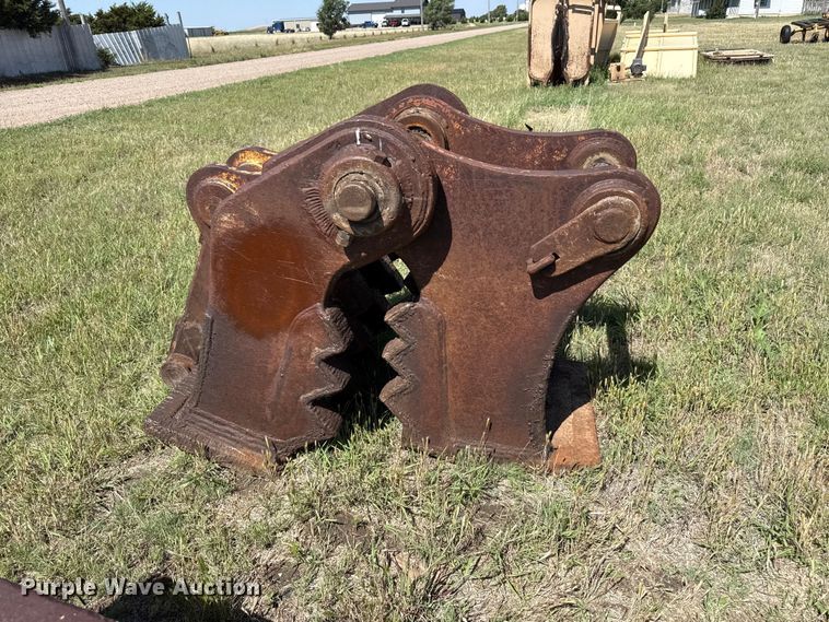 image for item FB6690 Concrete crusher
