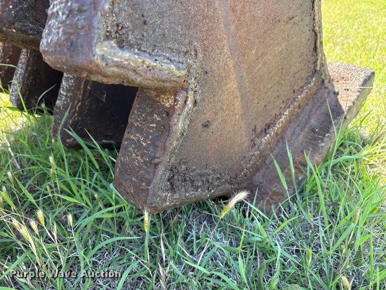 image for item FB6690 Concrete crusher