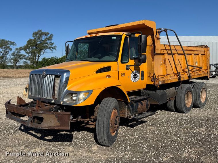 image for item FB7319 2004 International 7400 dump truck