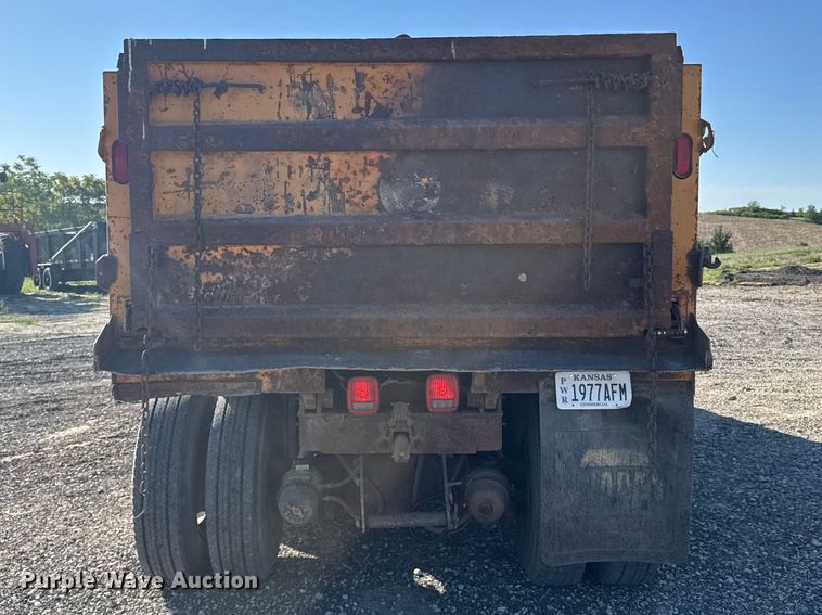 image for item FB7319 2004 International 7400 dump truck