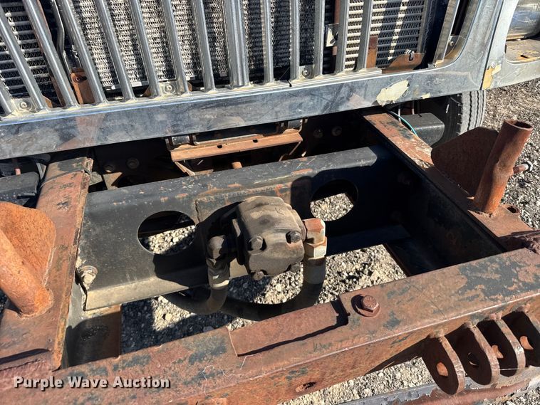 image for item FB7319 2004 International 7400 dump truck