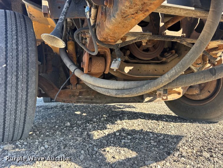 image for item FB7319 2004 International 7400 dump truck