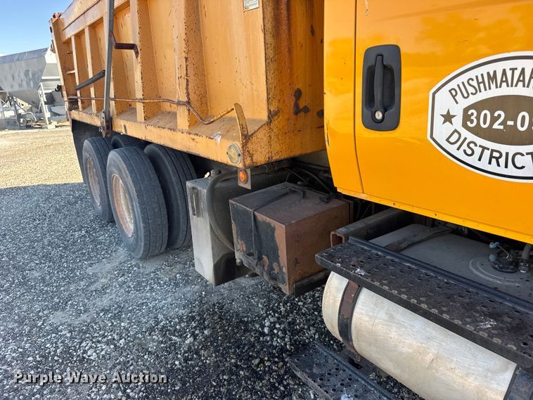 image for item FB7319 2004 International 7400 dump truck