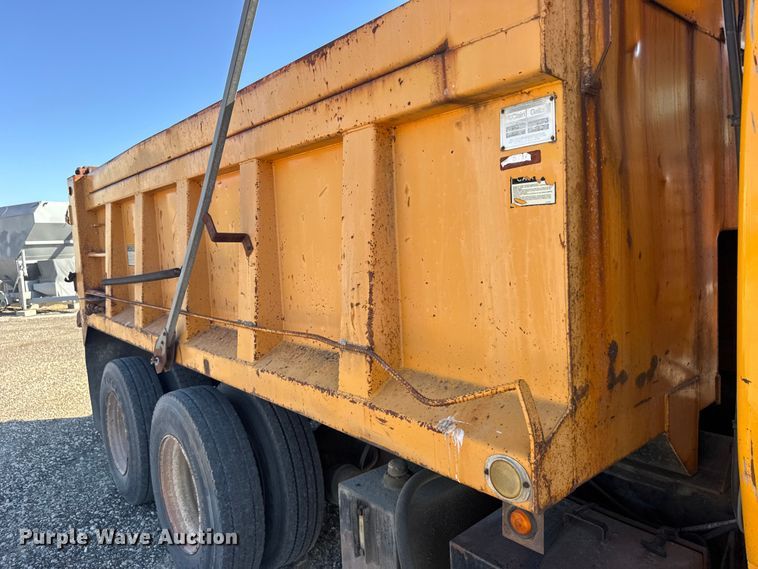 image for item FB7319 2004 International 7400 dump truck