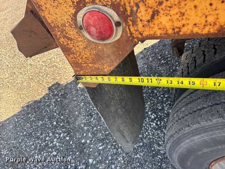 image for item FB7319 2004 International 7400 dump truck