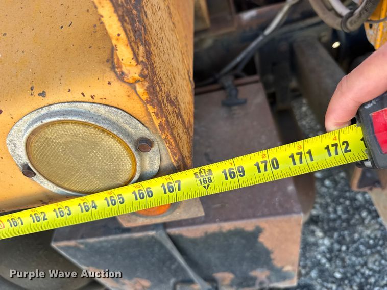 image for item FB7319 2004 International 7400 dump truck