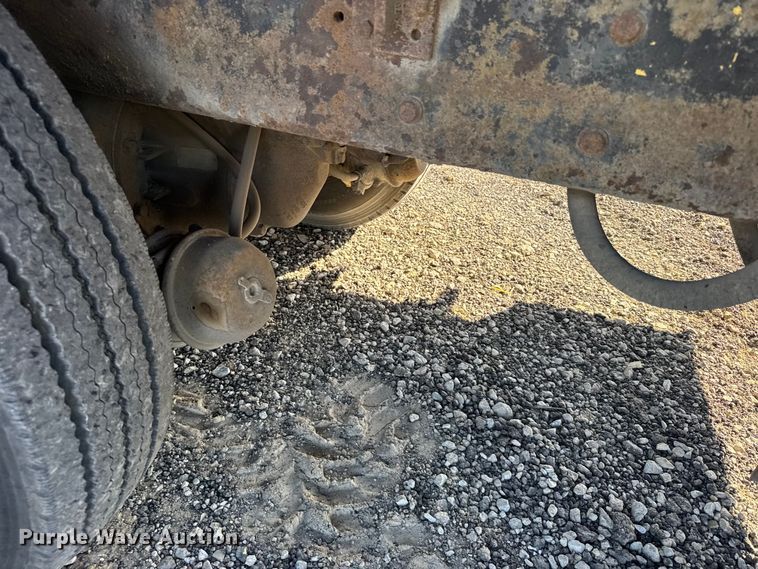 image for item FB7319 2004 International 7400 dump truck