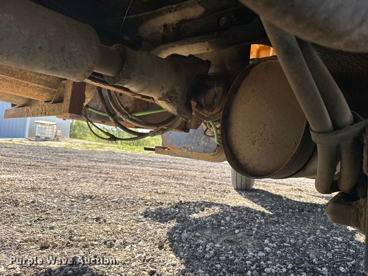 image for item FB7319 2004 International 7400 dump truck