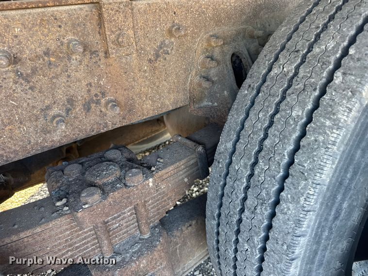 image for item FB7319 2004 International 7400 dump truck