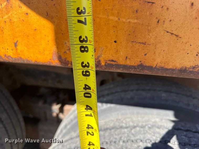 image for item FB7319 2004 International 7400 dump truck