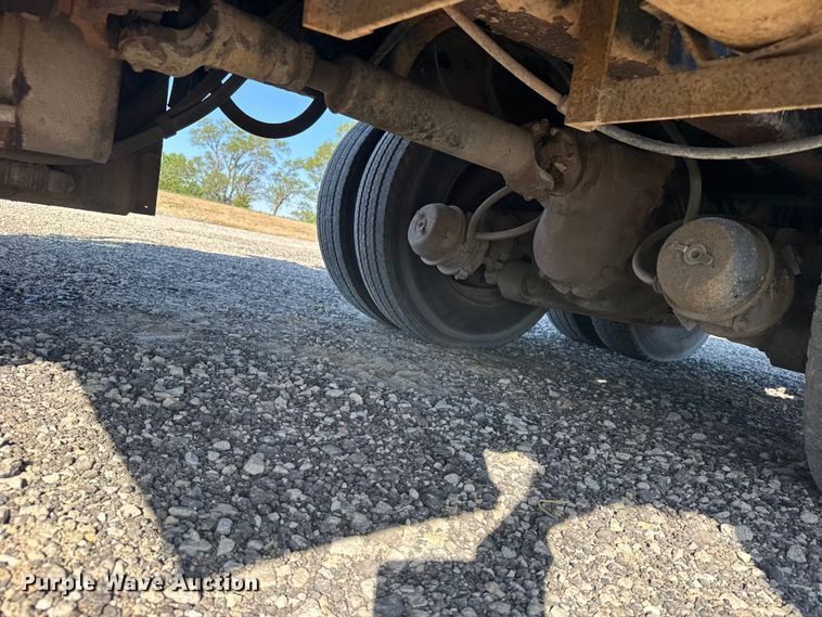 image for item FB7319 2004 International 7400 dump truck