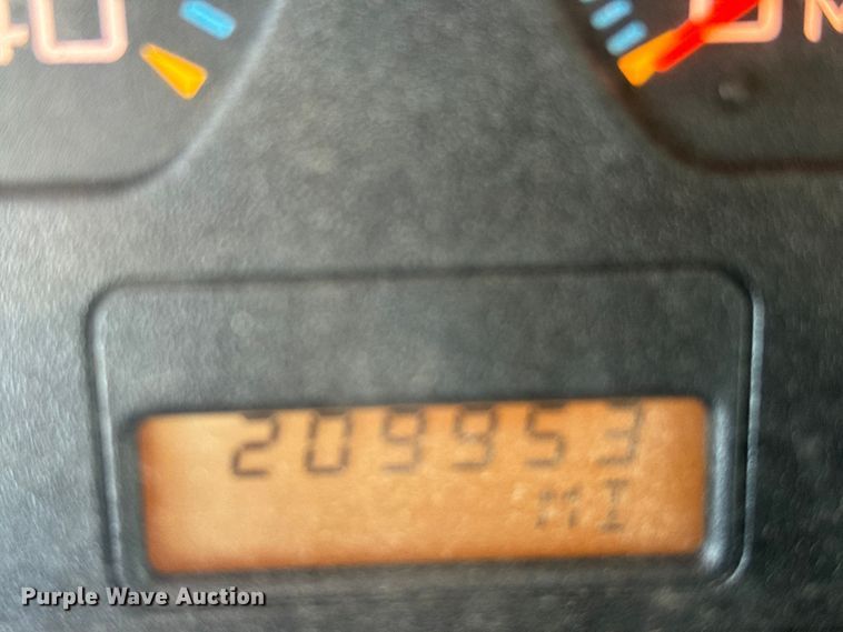 image for item FB7319 2004 International 7400 dump truck