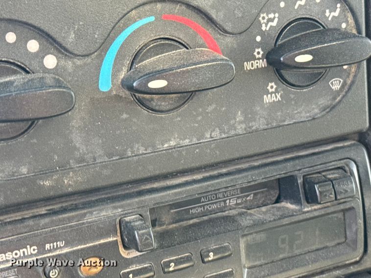 image for item FB7319 2004 International 7400 dump truck