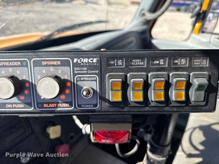 image for item FB7319 2004 International 7400 dump truck