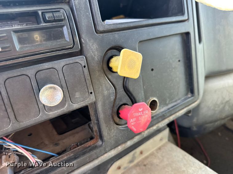 image for item FB7319 2004 International 7400 dump truck