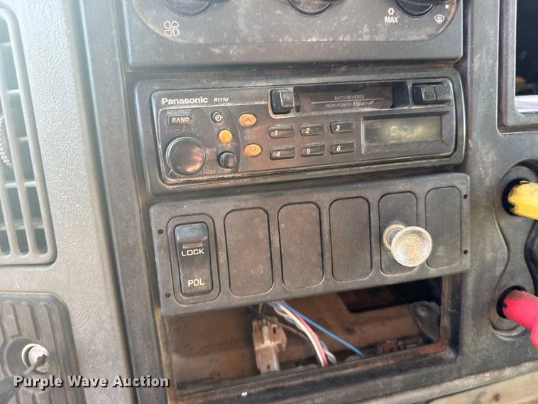 image for item FB7319 2004 International 7400 dump truck