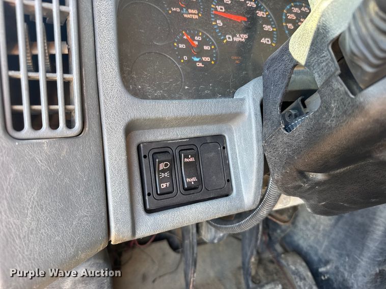 image for item FB7319 2004 International 7400 dump truck