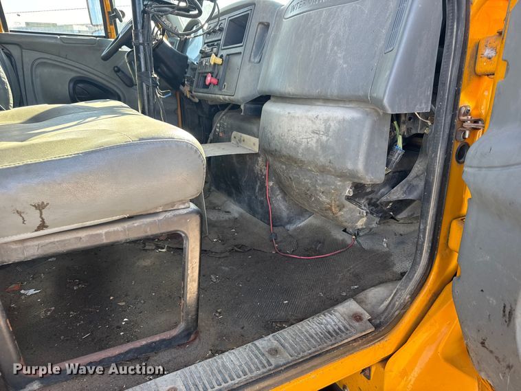 image for item FB7319 2004 International 7400 dump truck