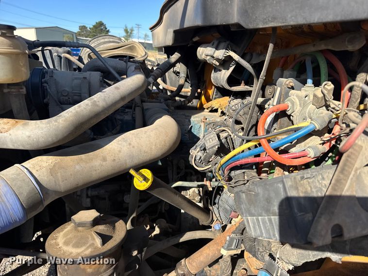 image for item FB7319 2004 International 7400 dump truck