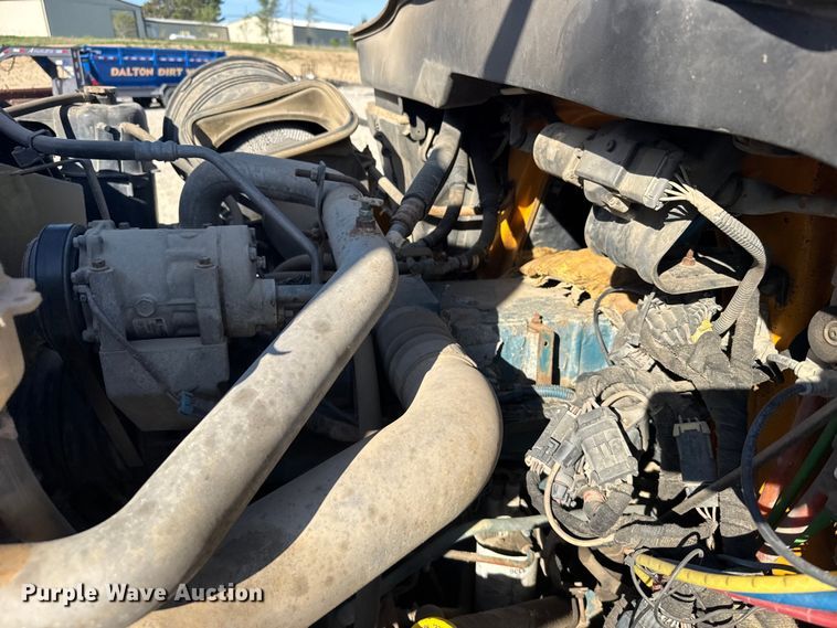 image for item FB7319 2004 International 7400 dump truck