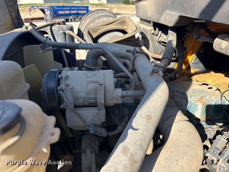 image for item FB7319 2004 International 7400 dump truck