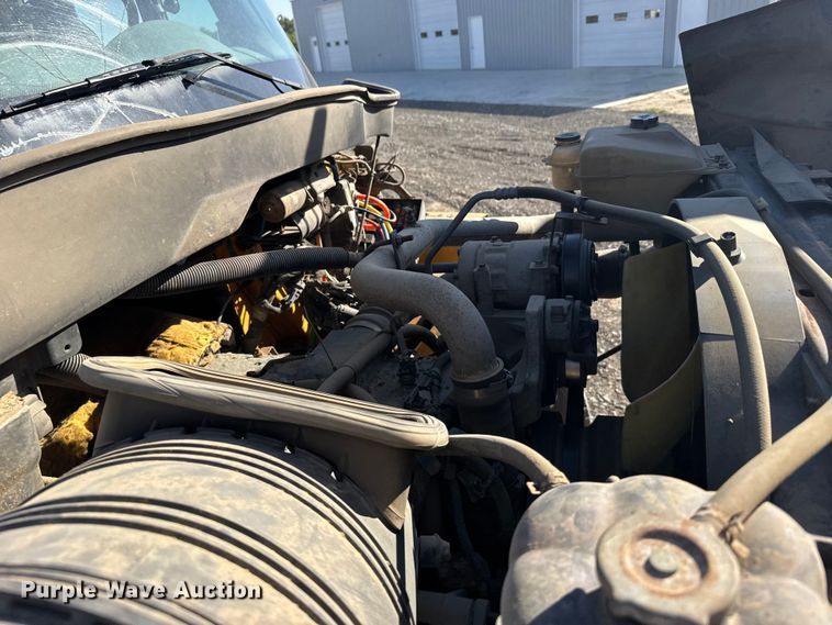 image for item FB7319 2004 International 7400 dump truck