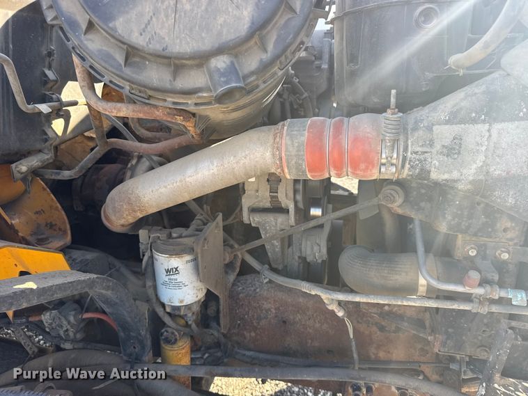 image for item FB7319 2004 International 7400 dump truck