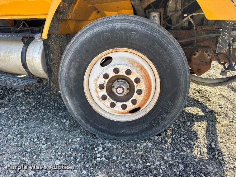 image for item FB7319 2004 International 7400 dump truck