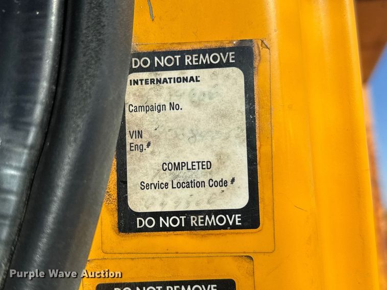 image for item FB7319 2004 International 7400 dump truck