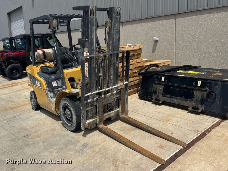 image for item FB7417 Caterpillar GP25N forklift