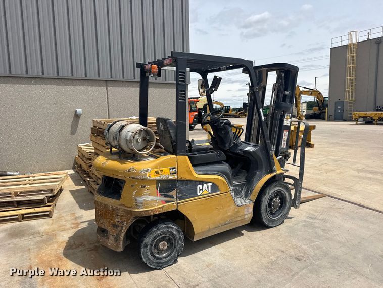 image for item FB7417 Caterpillar GP25N forklift