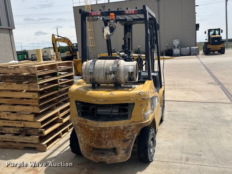 image for item FB7417 Caterpillar GP25N forklift