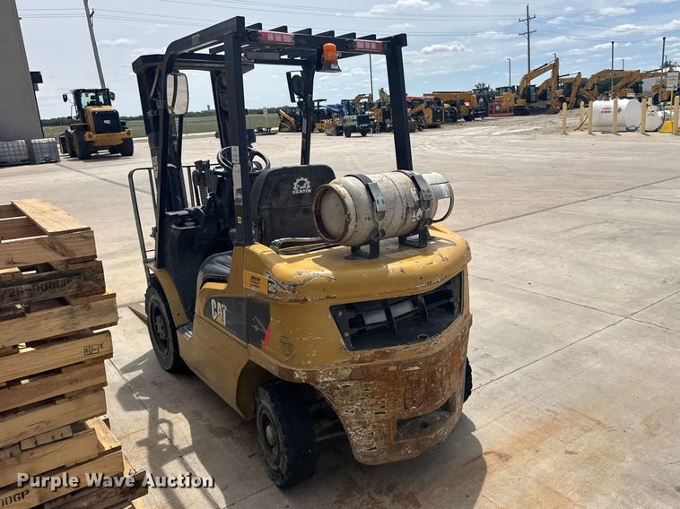 image for item FB7417 Caterpillar GP25N forklift