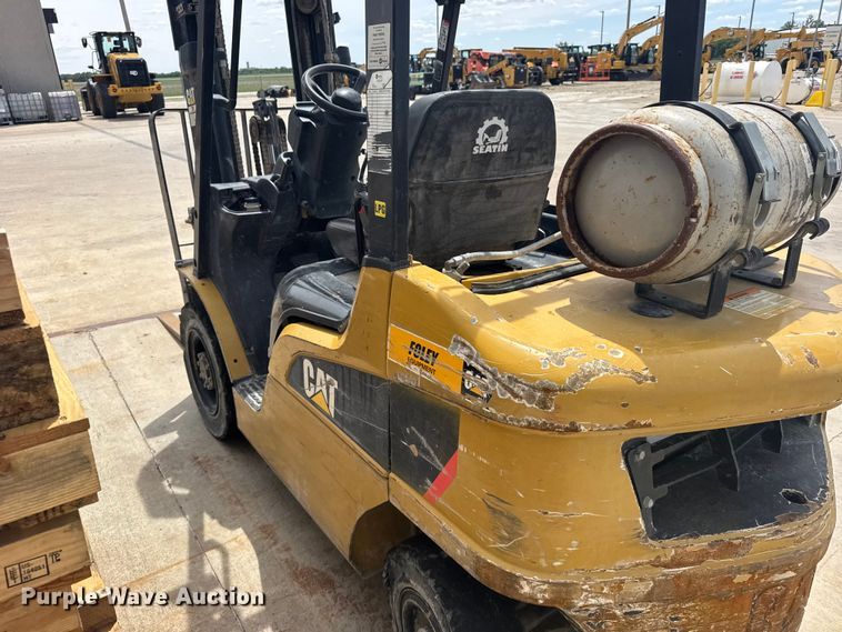 image for item FB7417 Caterpillar GP25N forklift