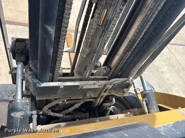 image for item FB7417 Caterpillar GP25N forklift