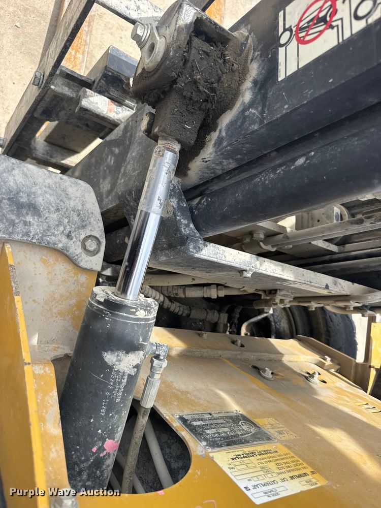 image for item FB7417 Caterpillar GP25N forklift