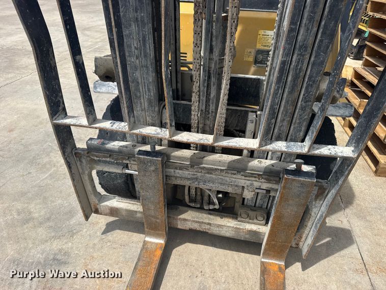 image for item FB7417 Caterpillar GP25N forklift