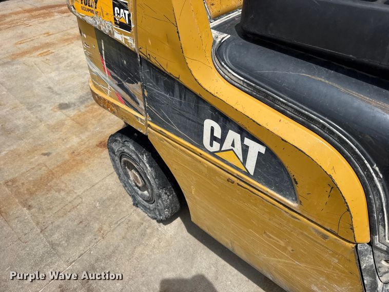 image for item FB7417 Caterpillar GP25N forklift