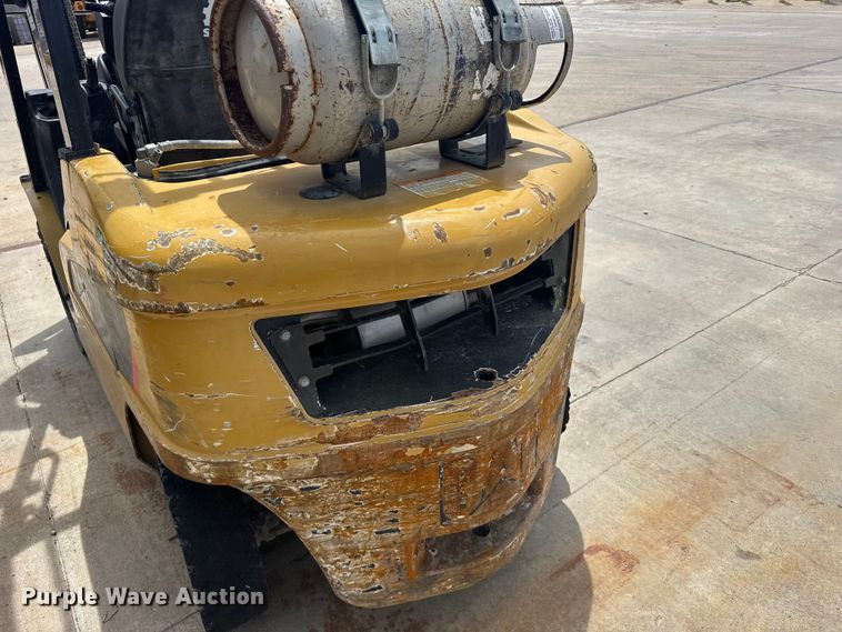 image for item FB7417 Caterpillar GP25N forklift