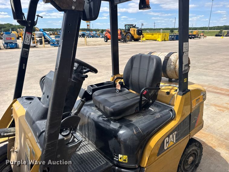 image for item FB7417 Caterpillar GP25N forklift