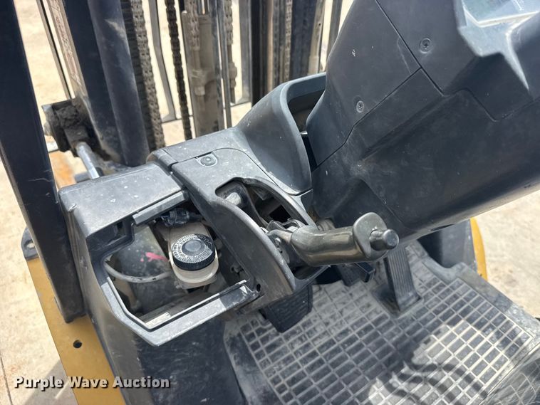 image for item FB7417 Caterpillar GP25N forklift