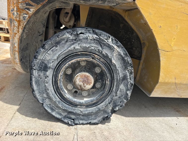 image for item FB7417 Caterpillar GP25N forklift