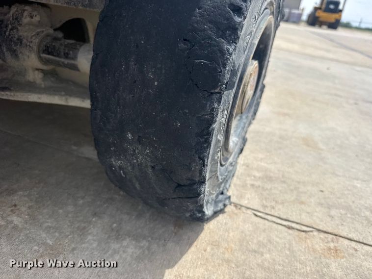 image for item FB7417 Caterpillar GP25N forklift