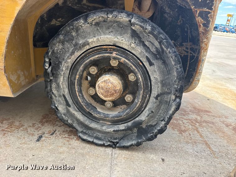 image for item FB7417 Caterpillar GP25N forklift