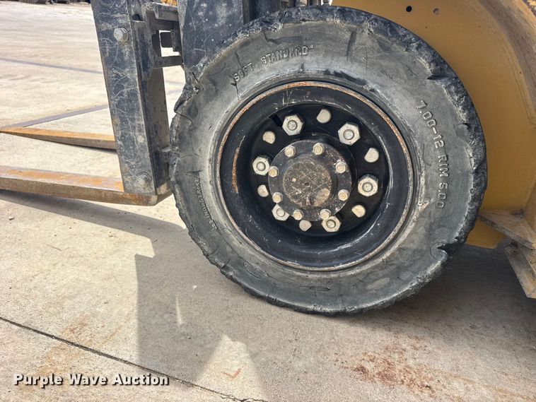 image for item FB7417 Caterpillar GP25N forklift