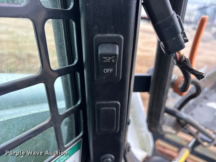 image for item FB8128 2019 Bobcat T870 tracked skid steer loader
