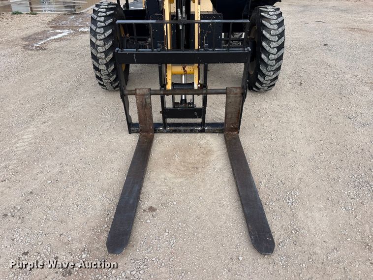 image for item FC2280 Gehl RS8-42 telehandler