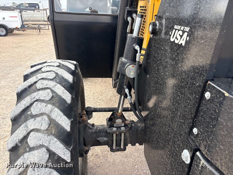 image for item FC2280 Gehl RS8-42 telehandler