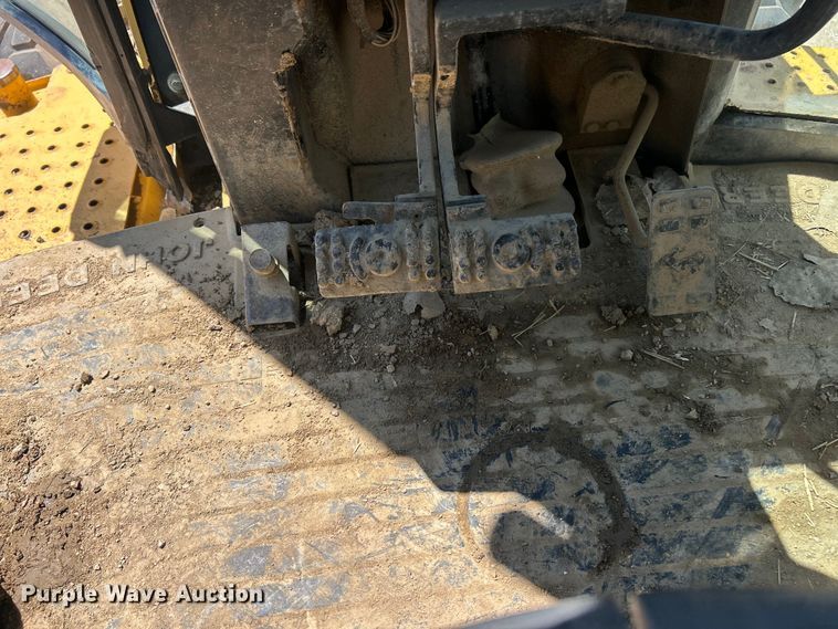 image for item FC2629 1998 John Deere 410E backhoe