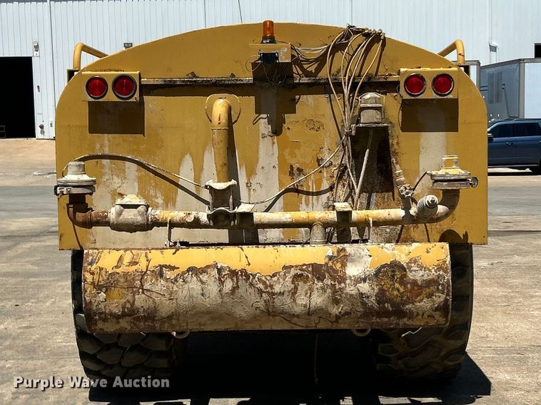 image for item FC2630 1986 Caterpillar 613C water wagon